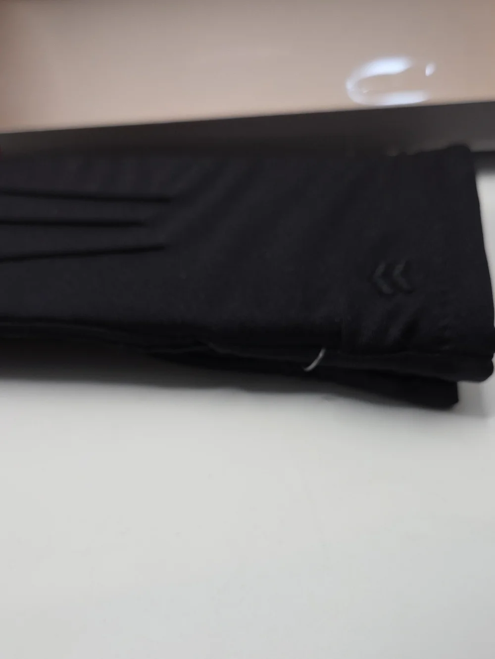 isotoner Women's Black Classic Dress Gloves. NWT
